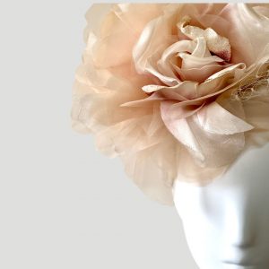 Sienna oversized silk and velvet flower -detail